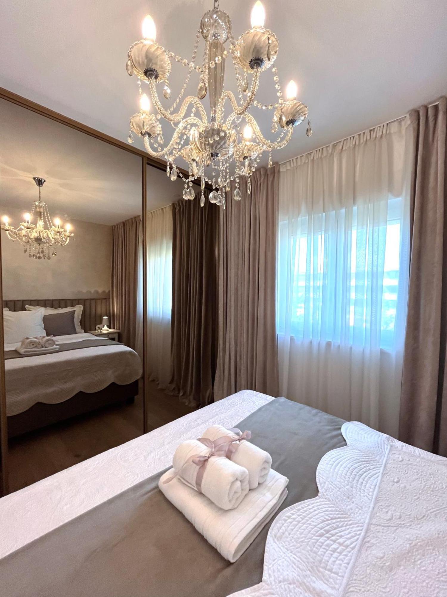 Luxury Apartment Rinos - Free Garage Parking สปลิท ภายนอก รูปภาพ