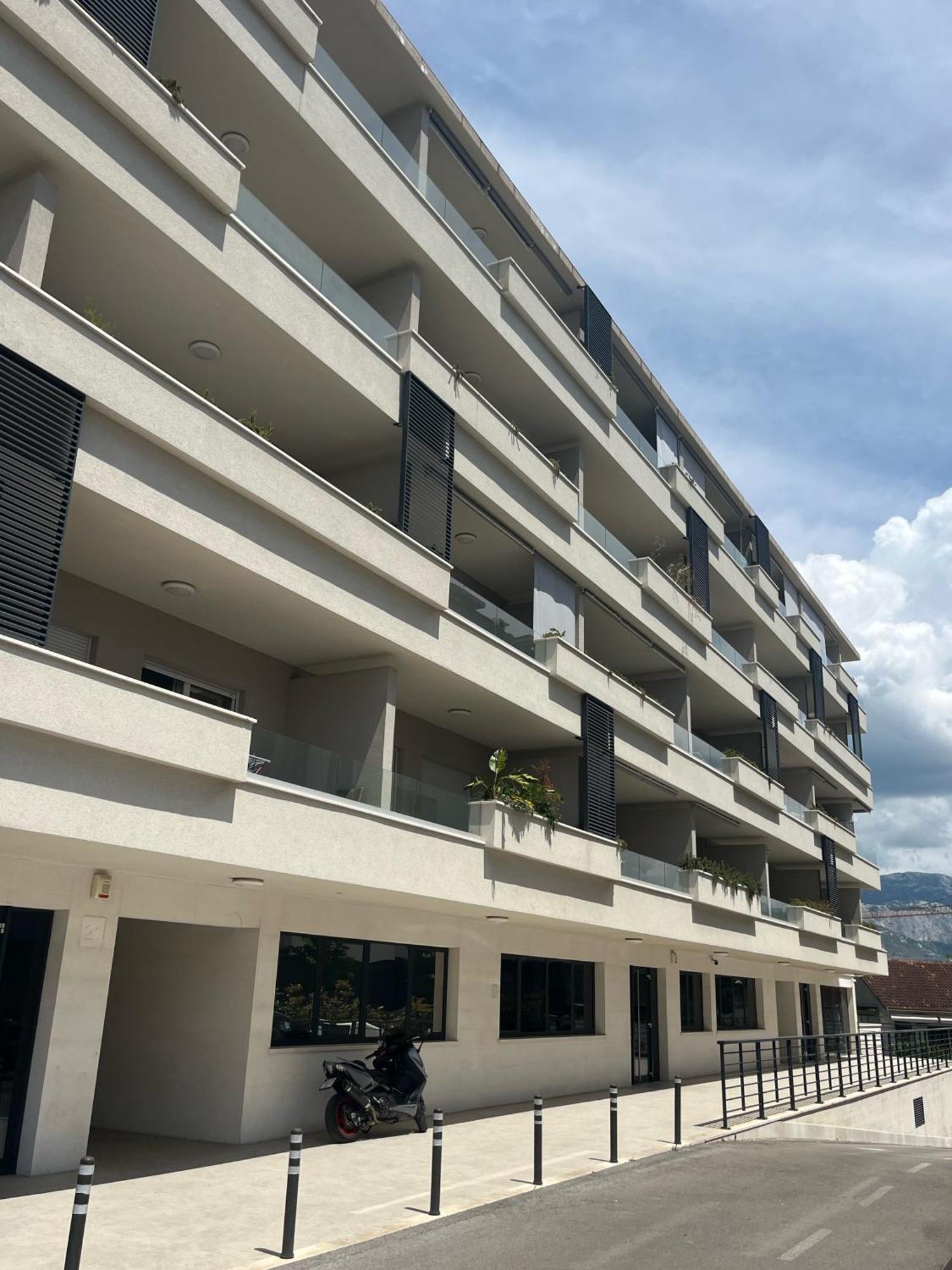 Luxury Apartment Rinos - Free Garage Parking สปลิท ภายนอก รูปภาพ