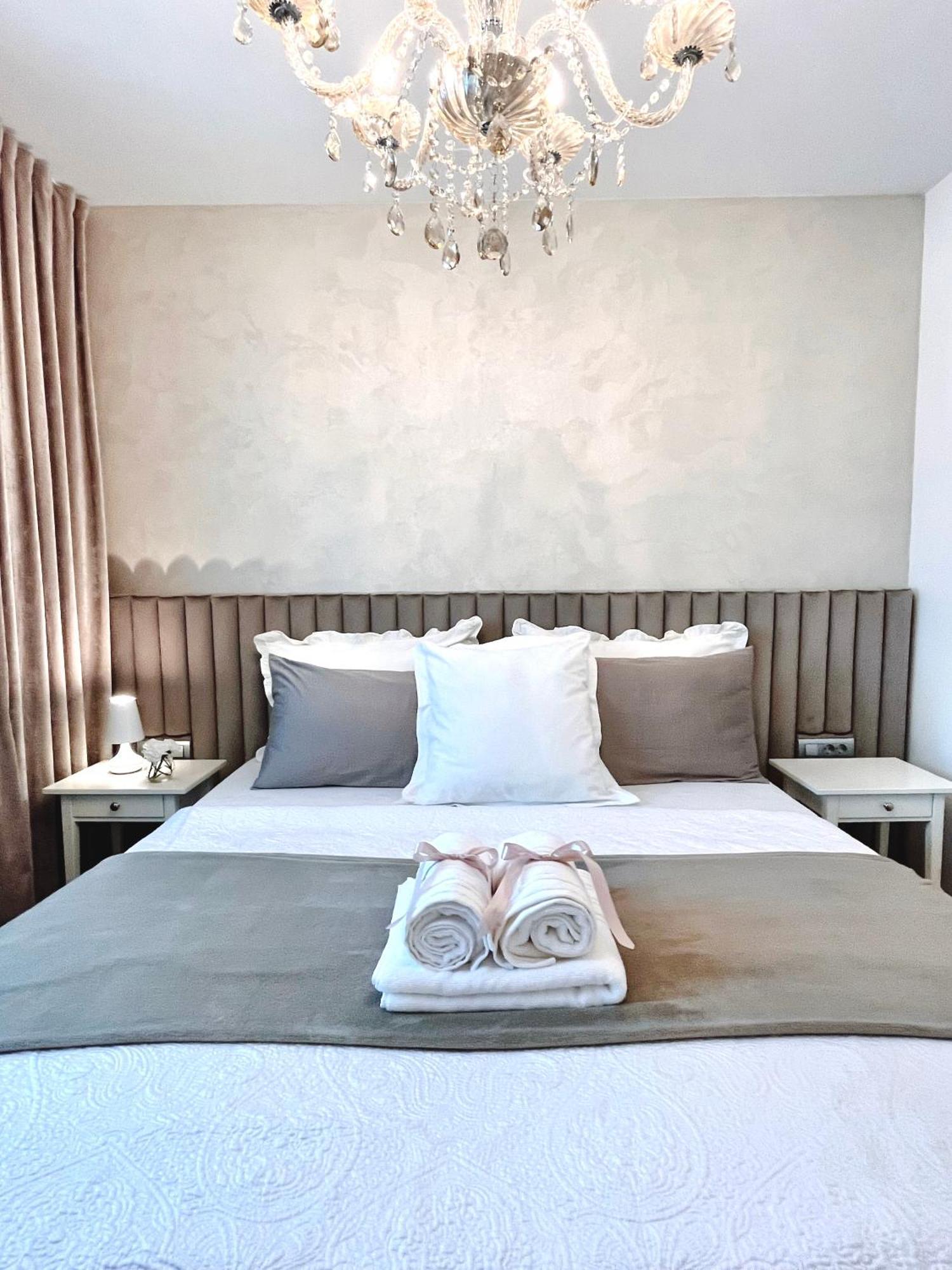 Luxury Apartment Rinos - Free Garage Parking สปลิท ภายนอก รูปภาพ