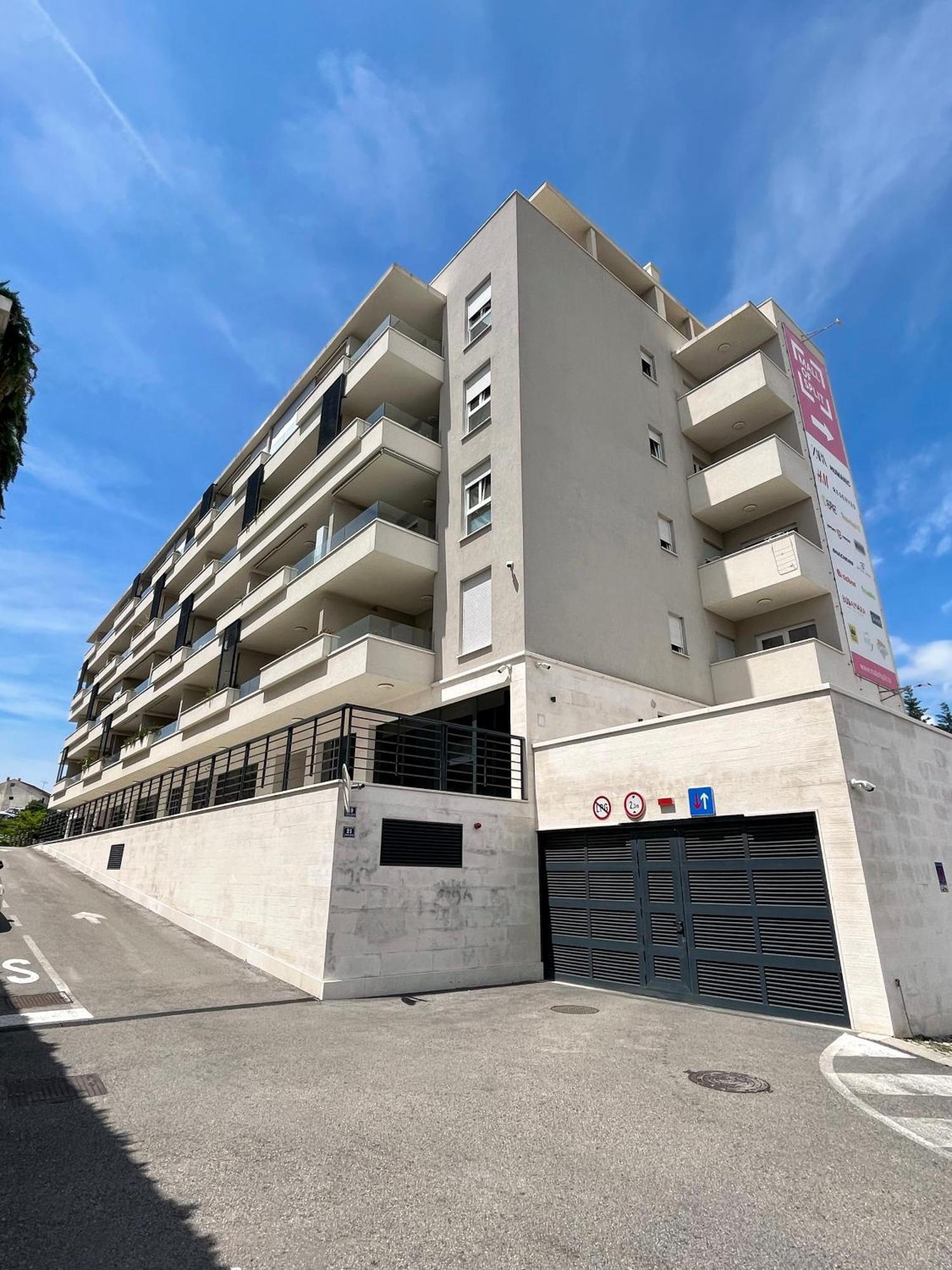 Luxury Apartment Rinos - Free Garage Parking สปลิท ภายนอก รูปภาพ